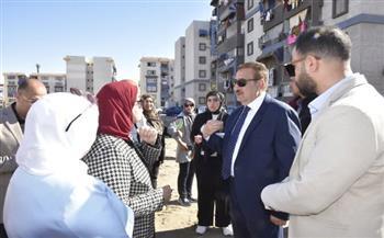 محافظ بورسعيد يتابع أعمال الحملة المكبرة لرفع المخلفات وتحسين مستوى النظافة بمنطقة الفيروز 