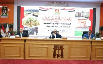 محافظ الوادي الجديد توجه بتكليفات لتعزيز توافر السلع وتطوير خدمات المياه والشكاوى الرقمية