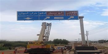 أسوان: تركيب علامات إرشادية حديثة بمحيط غرب سهيل لتعزيز الأمان المروري وتنشيط السياحة