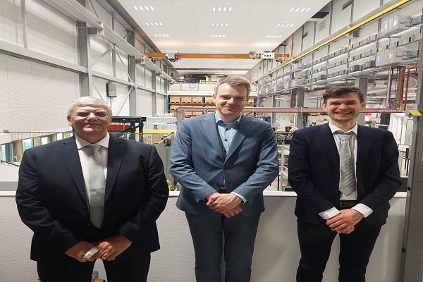 "المصرية اليابانية" وجامعة أيندهوفن تبحثان تعزيز التعاون العلمي في الطاقة والتكنولوجيا المتقدمة