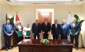 وزيرا الصحة والعمل ورئيس المجلس الصحي المصري يشهدون توقيع بروتوكول تعاون ثلاثي 
