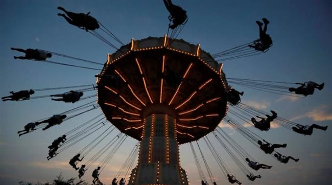 علقت داخل لعبة.. وفاة عاملة داخل مدينة ملاهي يابانية