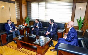 وزير التخطيط يبحث مع الجانب الفرنسي تداعيات الأزمة الجيوسياسية الراهنة وسبل تعزيز العلاقات