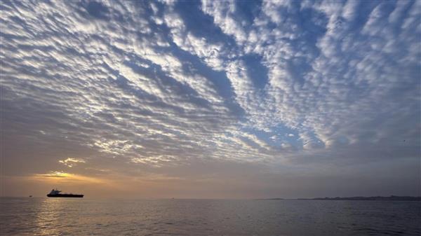 "ستاندرد آند بورز": إغلاق مضيق "هرمز" يربك سلاسل الإمداد اللوجستية للمشاريع 