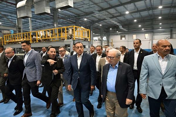 مدبولي: توطين الصناعة وتعزيز الاستثمار يقودان مصر لمركز إقليمي للإنتاج