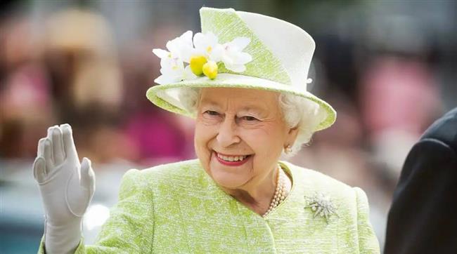 كاتب يكشف عن "خطأ" الملكة إليزابيث الذي يهدّد إرثها