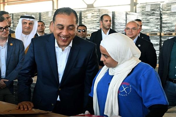 رئيس الوزراء يفتتح مصنعا للزجاج المحدودة" بمنطقة السخنة الصناعية باستثمارات تصل إلى 8 ملايين دولار 