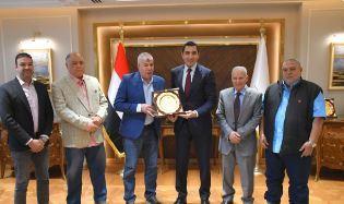 وزير الرياضة يؤكد على تقديم الدعم الكامل لقدامى اللاعبين بالأندية المصرية 