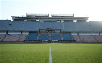 الدوري الممتاز.. استاد القاهرة يتزين لاستضافة لقاء الزمالك وبيراميدز  