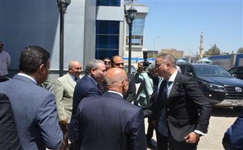 محافظ الجيزة يزور شركة المياه لبحث تحديات مياه الشرب والصرف الصحي بالمحافظة وتحسين جودة الخدمة 