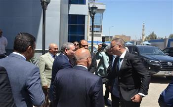 محافظ الجيزة يزور شركة المياه لبحث تحديات مياه الشرب والصرف الصحي بالمحافظة وتحسين جودة الخدمة 