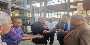 وكيل تموين الأقصر يزور مجمع مصانع السكر بأرمنت لمتابعة توريد محصول قصب السكر 