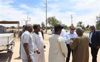 محافظ أسوان يرصد مخالفة لتشوينات من الطوب الأبيض بقرية أبو هور بنصر النوبة ويوجه للتحفظ عليها  