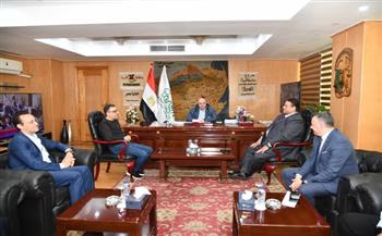 محافظ الفيوم يبحث آليات تعزيز التعاون مع مسئولي شركة بتروسيلا في المجالات الخدمية