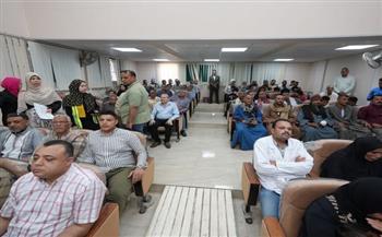 محافظ أسيوط يسلم 28 رأس ماشية للأسر الأولى بالرعاية بمركز البداري