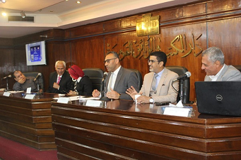 دار الكتب والوثائق وكلية دار العلوم تحتفيان باليوم العالمي للكتاب عبر استعراض درر التراث المخطوط 