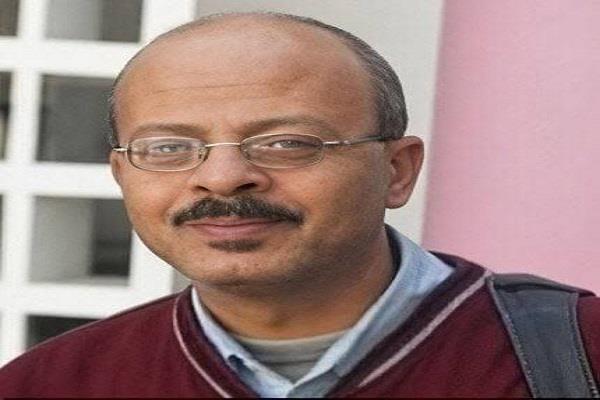 وفاة الشاعر والناقد أشرف البولاقي 