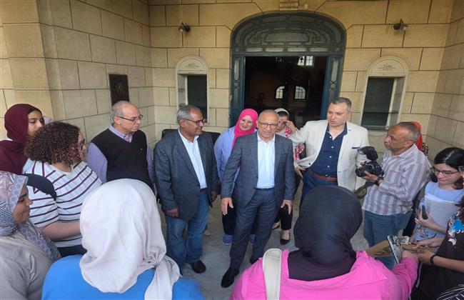 «شوقي بين القلم والريشة».. ورشة فنية تحتفي بأمير الشعراء في الذكرى المئوية لتتويجه