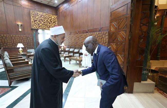 شيخ الأزهر يستقبل سفير مالي ويؤكد استعداد الأزهر لزيادة المنح الدراسية وتدريب أئمة مالي