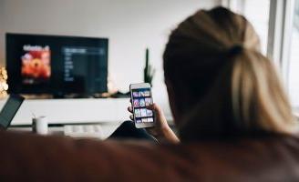 عادات يحذر أطباء الأعصاب من الاستمرار فيها.. منها إهمال النوم