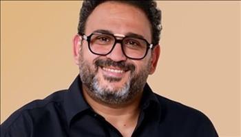 أكرم حسني يطرح «ما تصغروناش» في عيد الأضحى