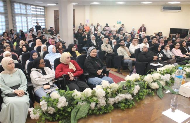 من الحرم الجامعي إلى ميادين الإغاثة.. «آداب عين شمس» تستضيف المديرة التنفيذية للهلال الأحمر المصري