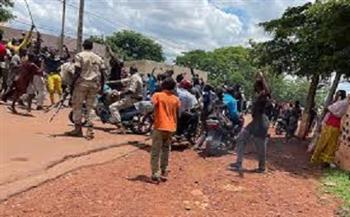 الجيش في مالي: جماعات مسلحة مجهولة الهوية هاجمت عدة مواقع عسكرية في العاصمة وداخل البلاد