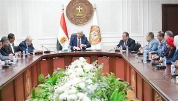 وزير العمل يقدر دور الإعلام ويؤكد أنه شريك أساسي في مسيرة البناء والتنمية