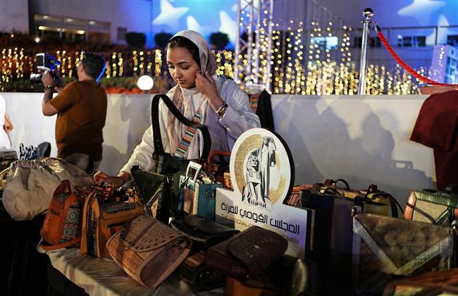 على هامش فعاليات مهرجان أسوان الدولي لأفلام المرأة.. القومي للمرأة ينظم معرض المصري