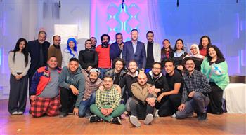 رئيس قطاع المسرح يشهد عرض «أعراض انسحاب» بالإسكندرية