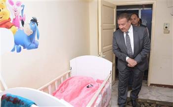 خلال تفقده وحدة الأطفال المعثور عليهم بحي المناخ.. محافظ بورسعيد يوجه بتوفير كافة أوجه الرعاية والدعم