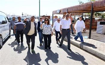 محافظ جنوب سيناء يشارك وزيرة التنمية المحلية والبيئة جولة بحرية بمحمية رأس محمد