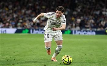 بيريز يمنع رحيل فران جارسيا عن ريال مدريد ويرفض عرضًا بقيمة 30 مليون يورو