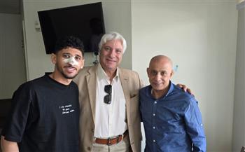 عبد الناصر محمد يزور قطة لاعب بيراميدز بعد العملية الجراحية