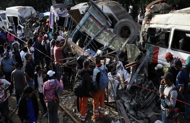 مقتل 14 وإصابة 38 في تفجير استهدف طريقًا حيويًا جنوب غرب كولومبيا