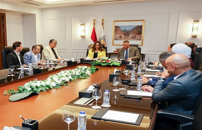 وزيرة التنمية المحلية تبحث مع وفد غرفة الغوص والغرف للسياحة بشرم الشيخ دعم جهود الحفاظ على المحميات 