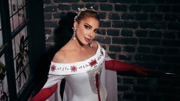 أصالة تحيي حفلًا في باريس وتحتفل بعيد ميلادها مع الجمهور على المسرح