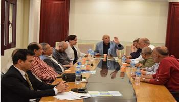 دعم الإنتاج والتصدير.. الغرفة التجارية تبحث استقرار سوق الدواجن 