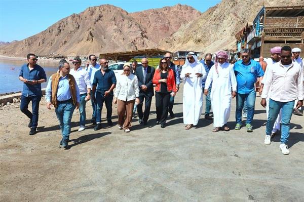 وزيرة التنمية المحلية والبيئة تتفقد منطقة البلو هول وتلتقي ممثلي الجمعيات والمجتمع المحلي 