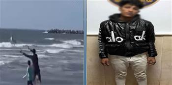 القبض على عامل لإلقائه كلبًا صغيرًا في مياه البحر بدمياط بدافع المزاح