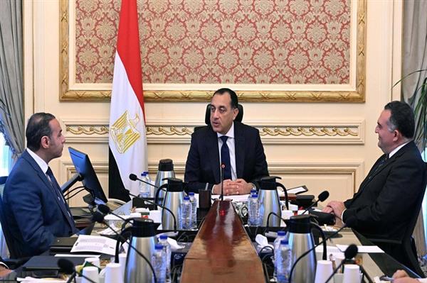 رئيس الوزراء يوجه بالإسراع في الانتهاء من مشروعات القوانين الخاصة بتنظيم سوق المال المصرية 
