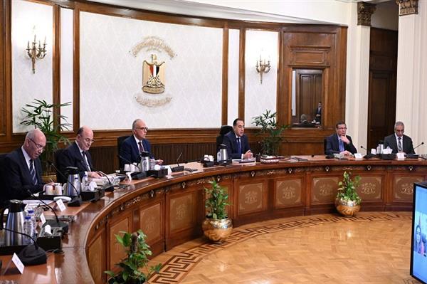 رئيس الوزراء يتابع الخطط التنفيذية لتنمية سيناء 