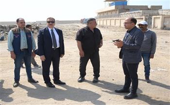 محافظ بورسعيد يتابع رفع المخلفات بحي الزهور ويشدد على منع التعديات وتحسين مستوى الخدمات