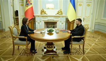 زيلينسكي وساندو يبحثان مساهمة مولدوفا لأوكرانيا ضمن "تحالف الراغبين"