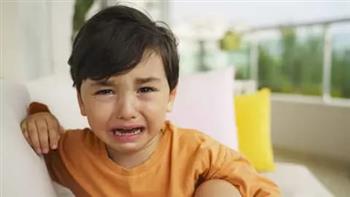 طفلك يبكي على كل حاجة؟ نصائح مهمة من استشاري إرشاد أسري