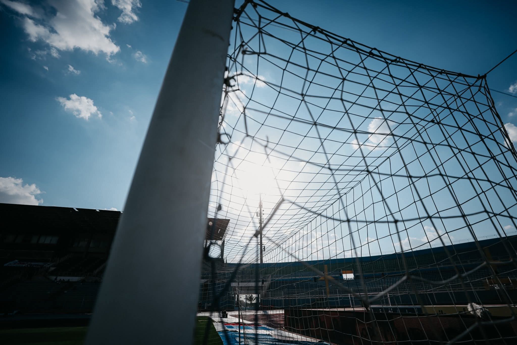 الدوري الممتاز.. ملعب الدفاع الجوي يتزين قبل موقعة الأهلي وبيراميدز 