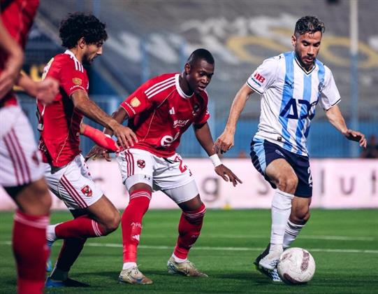 الدوري الممتاز.. انطلاق مباراة الأهلي وبيراميدز في قمة ساخنة