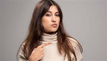 وفقاً للغة الجسد.. طرق لقراءة الإشارات الخفية والتحكم في تعبيراتك