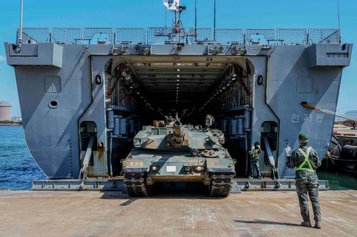 سول: إجراء تدريبات إنزال برمائي بـ "بوهانج" في إطار الحفاظ على الجاهزية القتالية 