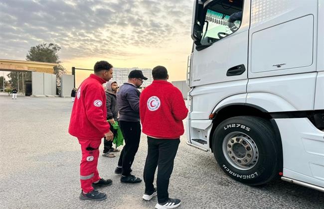 الهلال الأحمر المصري يطلق قافلة "زاد العزة" 183 بحمولة 5.770 طنًا من المساعدات الإنسانية 